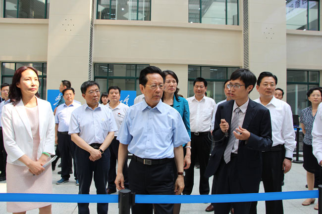 1527041449968819.jpg 陳昌智理事長(zhǎng)在黃淮學(xué)院考察.jpg