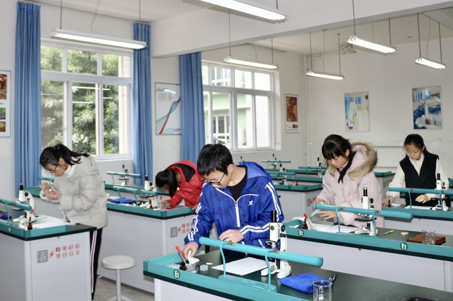 1544516309886042.jpg 四川省中小學(xué)實驗教學(xué)評估檢查專家組.jpg