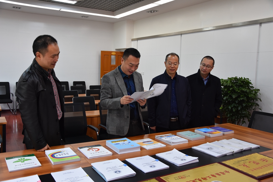 1574215154848956.jpg 中江縣領(lǐng)導到中江職中檢查指導毒品預防教育工作.JPG