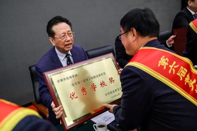 黃炎培職業(yè)教育獎(jiǎng)揭曉，向獲獎(jiǎng)?wù)咦ＹR！