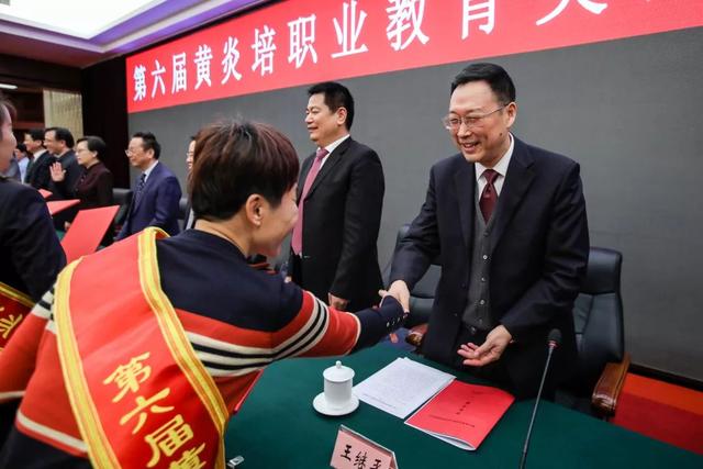 黃炎培職業(yè)教育獎(jiǎng)揭曉，向獲獎(jiǎng)?wù)咦ＹR！