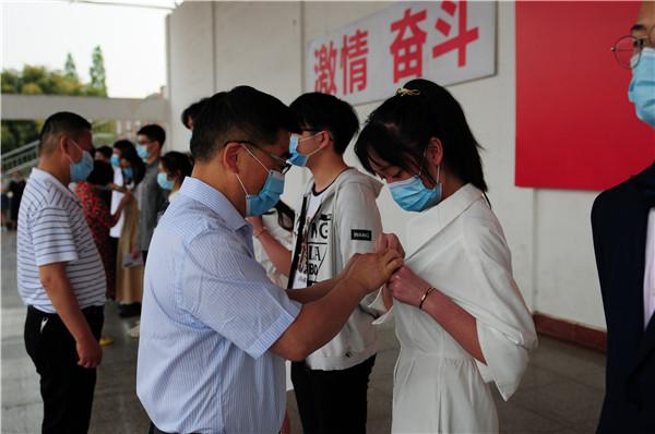 德外學(xué)子成人禮：今天起，我把責任扛在肩上