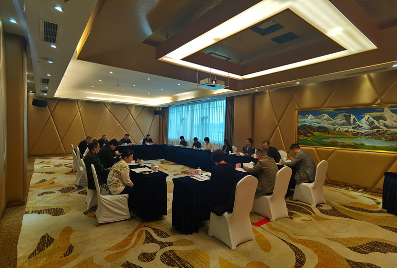 1622450401447055.jpg (2020.10.17)德陽外國語學(xué)校召開第五屆理事會第六次會議。蘇華主持會議.jpg