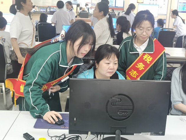 中江職中財經(jīng)商貿(mào)系學(xué)生參與稅務(wù)局稅收科普活動，助力稅法知識普及1.jpg